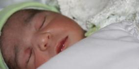 زوجة الأسير عمار الزبن  المعتقل منذ 15 عاما والمحكوم 26 مؤبد  تضع مولودها مهند اليوم في المستشفى العربي في نابلس