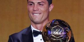 دموع كريستيانو رونالدو تتصدر عناوين الصحف