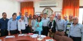 شاهر سعد يرافق وفدا شبابيا نرويجيا لمشاركة المزارعين في قطف الزيتون