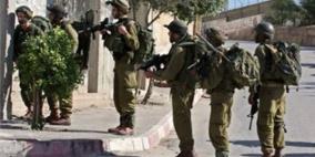 الاحتلال يُحكم قبضته العسكرية على الخليل ويغلق 250 طريقا