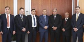 الاتصالات والجامعة الامريكية توقعان اتفاقية لتطوير الشبكة اللاسلكية وخدمة WIFI