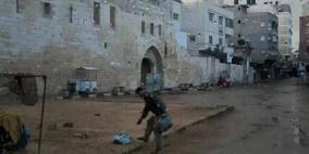 رغم المطر.. عمال النظافة في خانيونس في نشاط مبكر