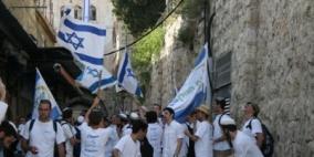 مستوطنون يعربدون في القدس ويقتحمون الأقصى