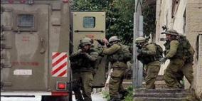 جنين: الاحتلال يسلم شابا بلاغا لمراجعة مخابراته