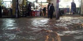 العثور على جثتي فتاتين فقدتا أمس جراء السيول في عنبتا والبحث جار عن جثة شاب آخر