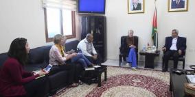 قلقيلية: المحافظ يلتقي وفداً من الجمعية النرويجية للتضامن مع الشعب الفلسطيني