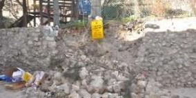 سكان وتجار باب الساهرة يتذمّرون من تصرفات بلدية الاحتلال