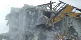 مقدسي يهدم جزءا من منزله بضغط من الاحتلال