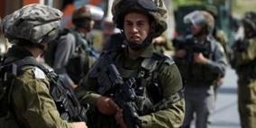 جنين: الاحتلال يستدعي شابا من عنزة ويصور منازل في جلبون