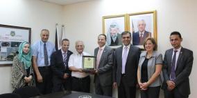 بنك القدس يقدم دعمه لمختبر المكفوفين بفرع جامعة "القدس المفتوحة" في رام الله والبيرة