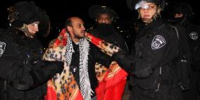 قوات الاحتلال تخلي قرية باب الشمس بالقوة في عتمة الليل