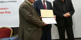 برنامج مشاريع الاتحاد الأوروبي (Erasmus +) يكرم رئيس جامعة القدس المفتوحة