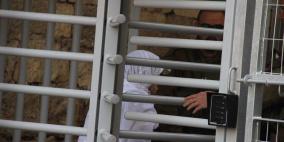 ما الذي يحدث في حاجز شارع الشهداء بالخليل؟