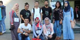 متطوعو مشروع "بصمة" يوزعون التمر على المواطنين