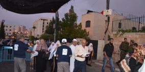 شركة الاتصالات الفلسطينية "بالتل" توزع القبعات على المصلين المتجهين الى المسجد الاقصى في الجمعة الاولى من رمضان