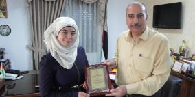 تربية الخليل تكرم الفائزين في مسابقة قطار المعرفة الدولية