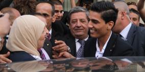 لحظة وصول محمد عساف فندق جراند بارك في رام الله.