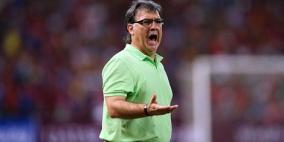 مدرب برشلونة يكشف قصة قميصه الأخضر الذي يرتديه في جميع المباريات