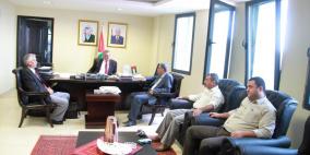 رئيس سلطة المياه يطلع على احتياجات عزون