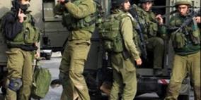 بيت لحم: الاحتلال يسلم شابين بلاغين لمراجعة مخابراته