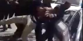 شرطة الاحتلال تعتدي بالضرب على شابين في القدس المحتلة