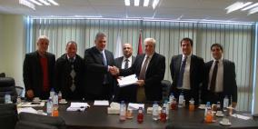 غنيم يوقع العقد الاستشاري للمشاريع الملحقة بمحطة التحلية