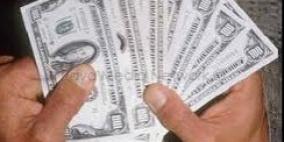 الشرطة تلقي القبض على شخصين بحوزتهما دولارات مزيفة في رام الله