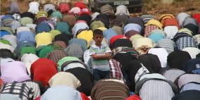 صلاة الجمعة  في أراضي قرية دير جرير شرق رام الله المهددة بالمصادرة  ...