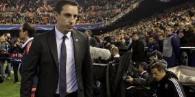 نيفيل يستعين بـ"إيباد" لإنقاذ موسم فالنسيا