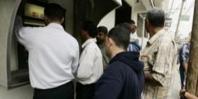 غزة: موظفون حكوميون يشتكون من عدم تلقي رواتبهم