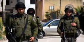 قوات الاحتلال تعتقل مواطنين جنوب نابلس