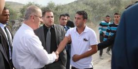 الحمد الله يتفقد مواطنا ويأمر مرافقيه بإسعافه بعد تعرضه لحادث سير قرب نابلس