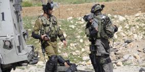 جندي اسرائيلي اصيب بجروح خلال المواجهات التي اندلعت بين المواطنين وقوات الاحتلال في مخيم الفوار جنوب مدينة الخليل. بعد تشييع جثمان الشهيد محمود الطيطي