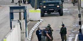 قوات الإحتلال تغلق حاجز "جبع"