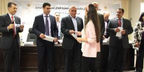 توزيع مكرمة الرئيس على أوائل طلبة الثانوية العامة في نابلس