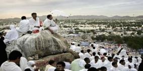 حجاج بيت الله الحرام يقفون اليوم على صعيد عرفة