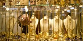 الذهب ينخفض نتيجة الفائدة الأميركية