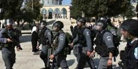 الاحتلال يمنع من هم دون الخمسين من دخول الاقصى والبلدة القديمة