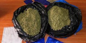 شرطة ضواحي القدس تضبط مخدرات وقطعا أثرية