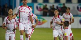 "الفراعنة" و"النسور" الناجيان العربيان الوحيدان بأولى الجولات