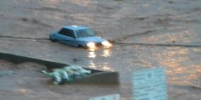 مياه الامطار تحاصر عدد من العمال وتجرف عدد من المركبات قرب معبر الطيبة " طولكرم ومحيطة - هذا اليوم