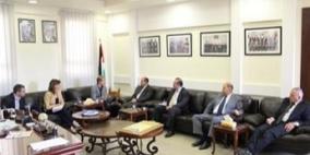 غرفة الخليل تطلع نائبة رئيس الرباعية على الوضع الإقتصادي للمحافظة