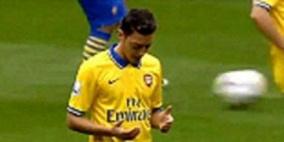 أوزيل: القرآن الكريم يساعدني علي التركيز في المباريات