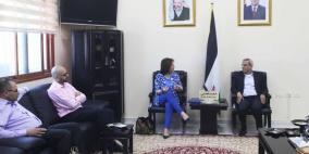 قلقيلية: لقاء يناقش إنشاء بنك ملابس خيري في المحافظة