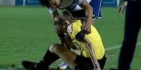 سقوط مروّع لـ"حكمة شقراء" بسبب تصويبة مدافع برازيلي