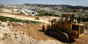 الاحتلال يجرف أرضا في قرية الطور شرق القدس