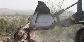 الاحتلال يسلم إخطارات بالهدم في يتما