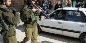 الاحتلال يعتقل مواطنا من بيت أمر