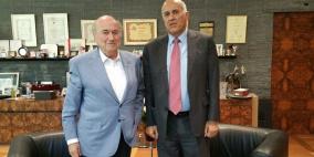 بلاتر سعيد بإقامة نهائي كأس فلسطين بين أهلي الخليل وإتحاد الشجاعية