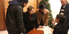 الكاتبة الروائية ابتسام عازم، توقع  روايتها "سفر الاختفاء" في متحف درويش، بمدينة رام الله.